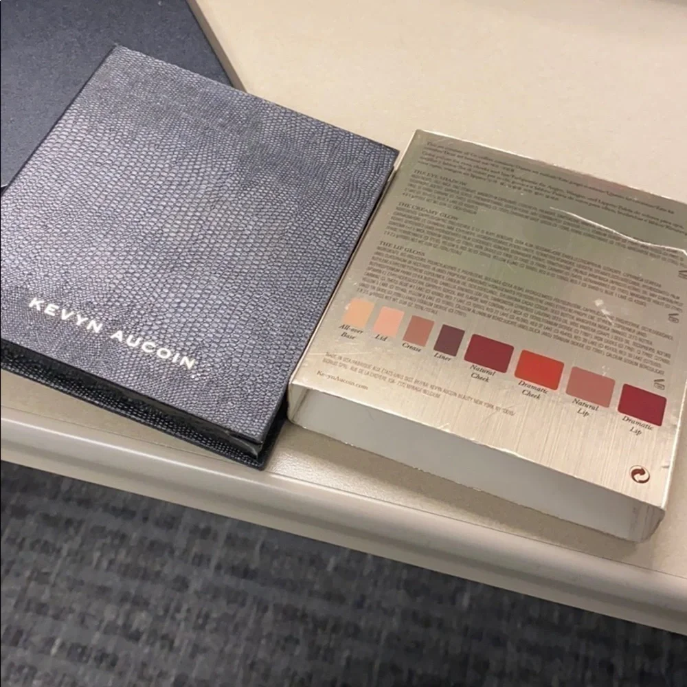 Kevyn Aucoin Essential Glamour Makeup Palette